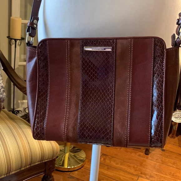 Brahmin Handbags - 𝅺Brahmin crossbody!!